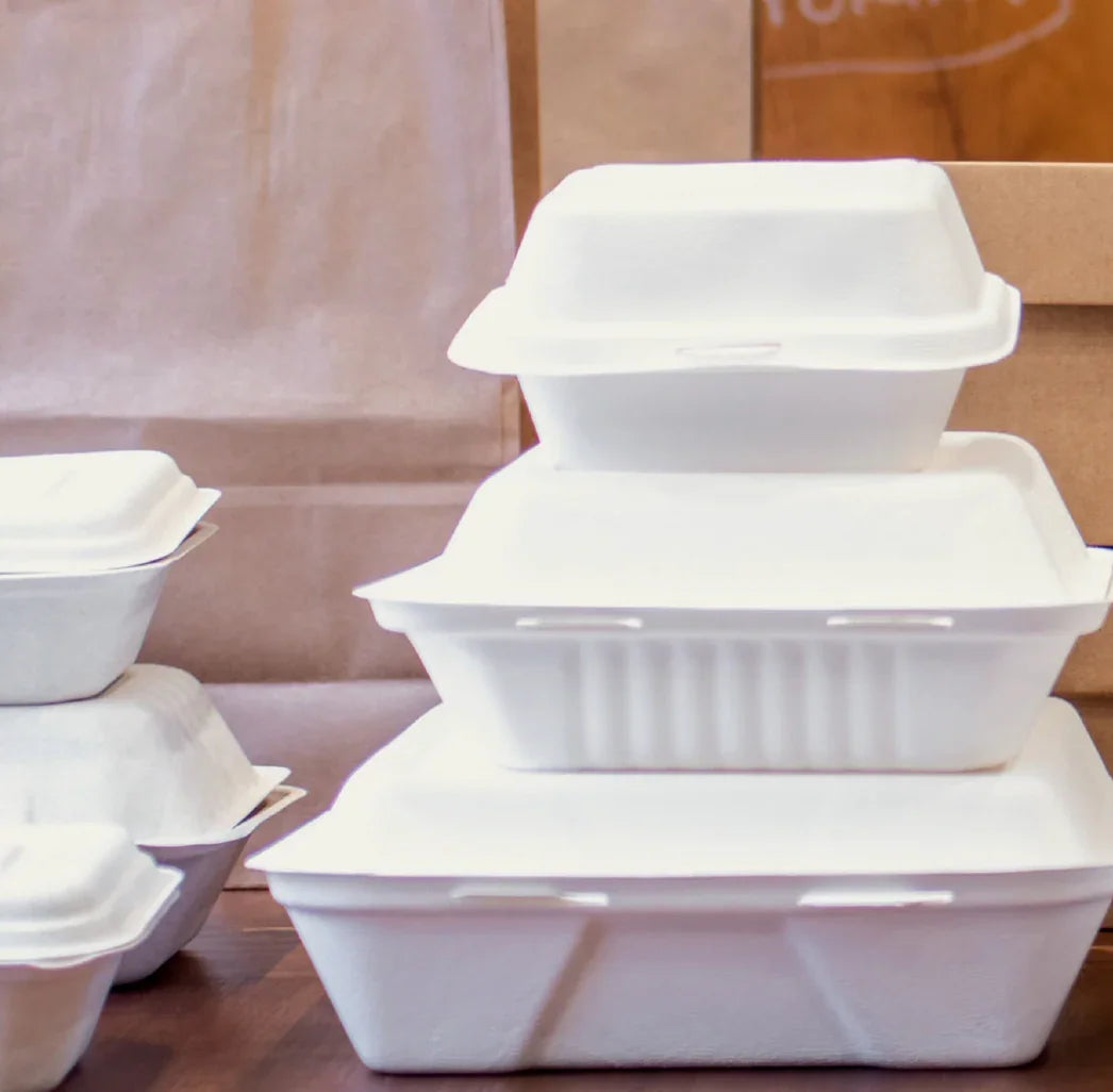 Caixa para Hambúrguer em Cana de Açúcar empilhadas, descartáveis e práticas para take away.