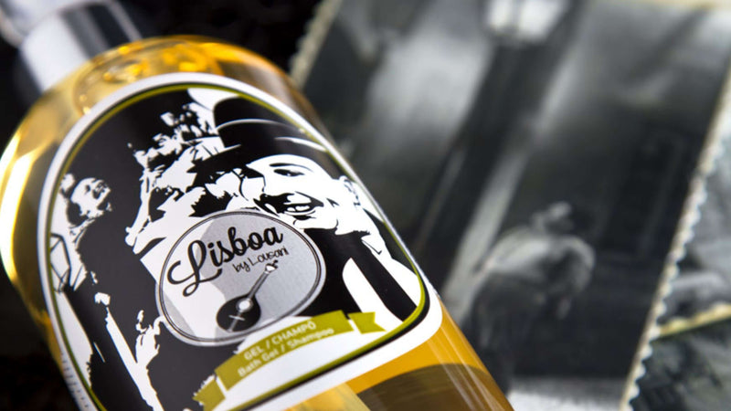 Gel de Banho e Champô Lisboa em Frasco 30ml apresentando design vintage e elegante.