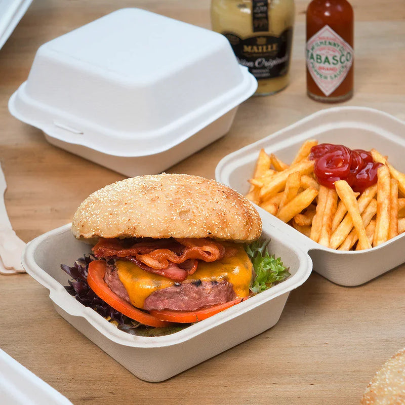 Caixa para Hambúrguer em Cana de Açúcar com hamburger, batatas fritas e molhos, ideal para take away.