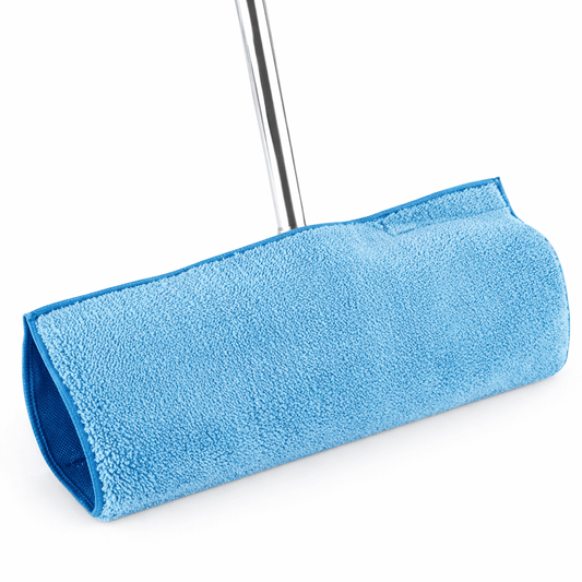 Capa em Microfibra para Vassoura Larga em tom azul, ideal para superfícies verticais e uso prático.