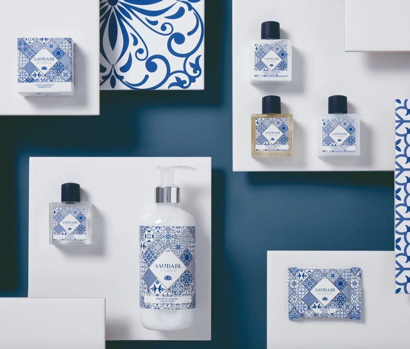 Sabonete Liquido Mãos SAUDADE 300ml em destaque com produtos de cuidados mãos, para hotelaria