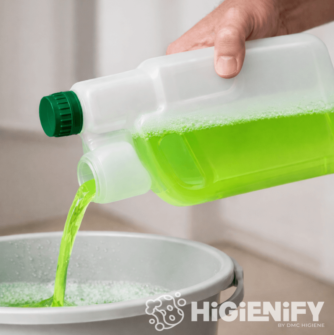 Garrafa Doseadora Profissional para Detergentes Concentrados a uso vertendo quimico para um balde de limpeza