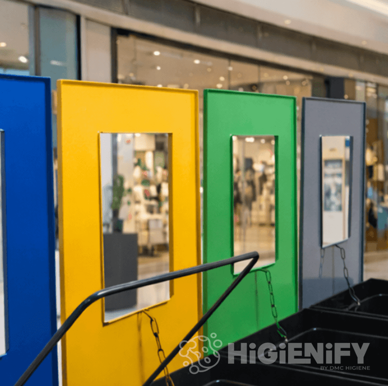 Ecoponto em Bloco Inox com 3 Separadores em cores vibrantes, ideal para reciclagem e higiene em espaços comerciais.