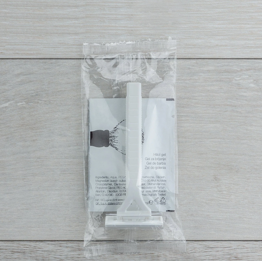 Kit de Barbear GFL embalagem individual com lâmina e gel para barbear, amenitie de hotelaria.