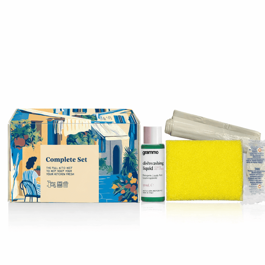 Kit Limpeza de Cozinha Amenities composto por detergente, esponja, e outros itens para limpeza eficaz em hotéis e alojamentos locais