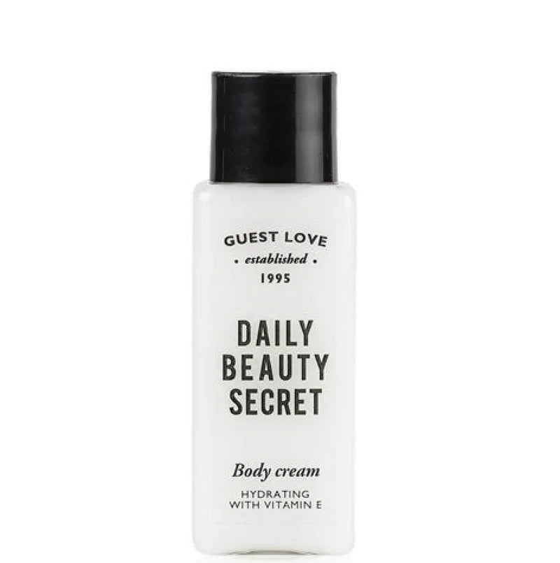 Leite Hidratante Corporal Guest Love Frasco 35ml em frasco, creme corporal hidratante com vitamina E, formato amenities, perfeito para hotéis e alojamento local