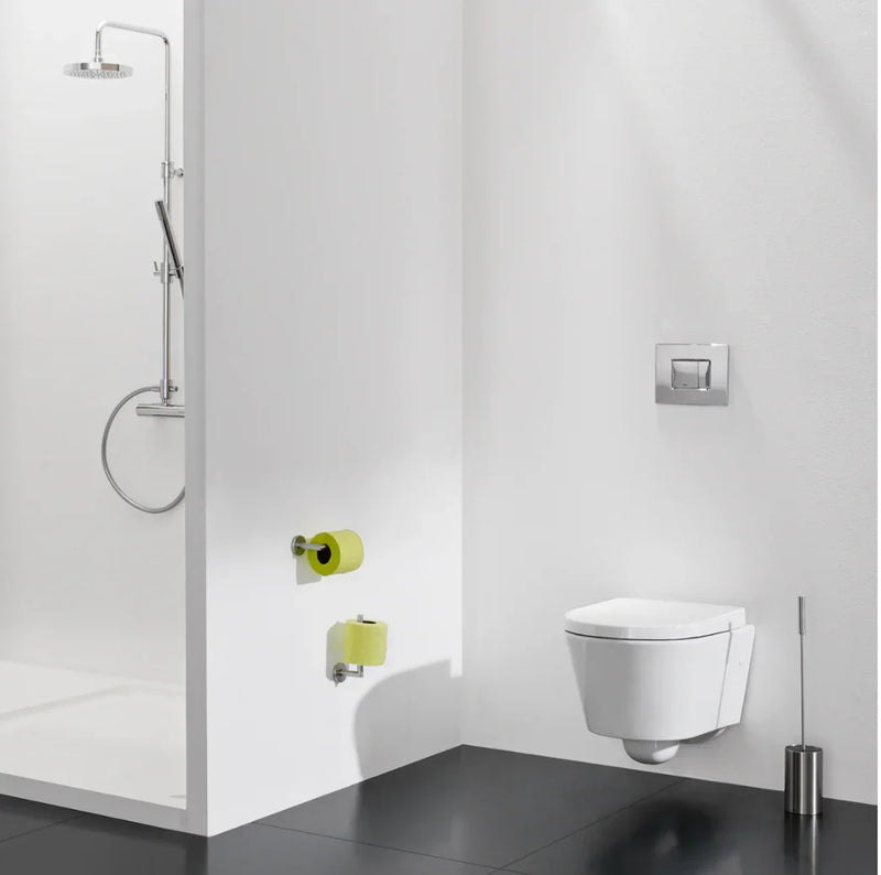Conjunto Porta Piaçaba Inox Premium JNF em ambiente moderno de casa de banho de escritório