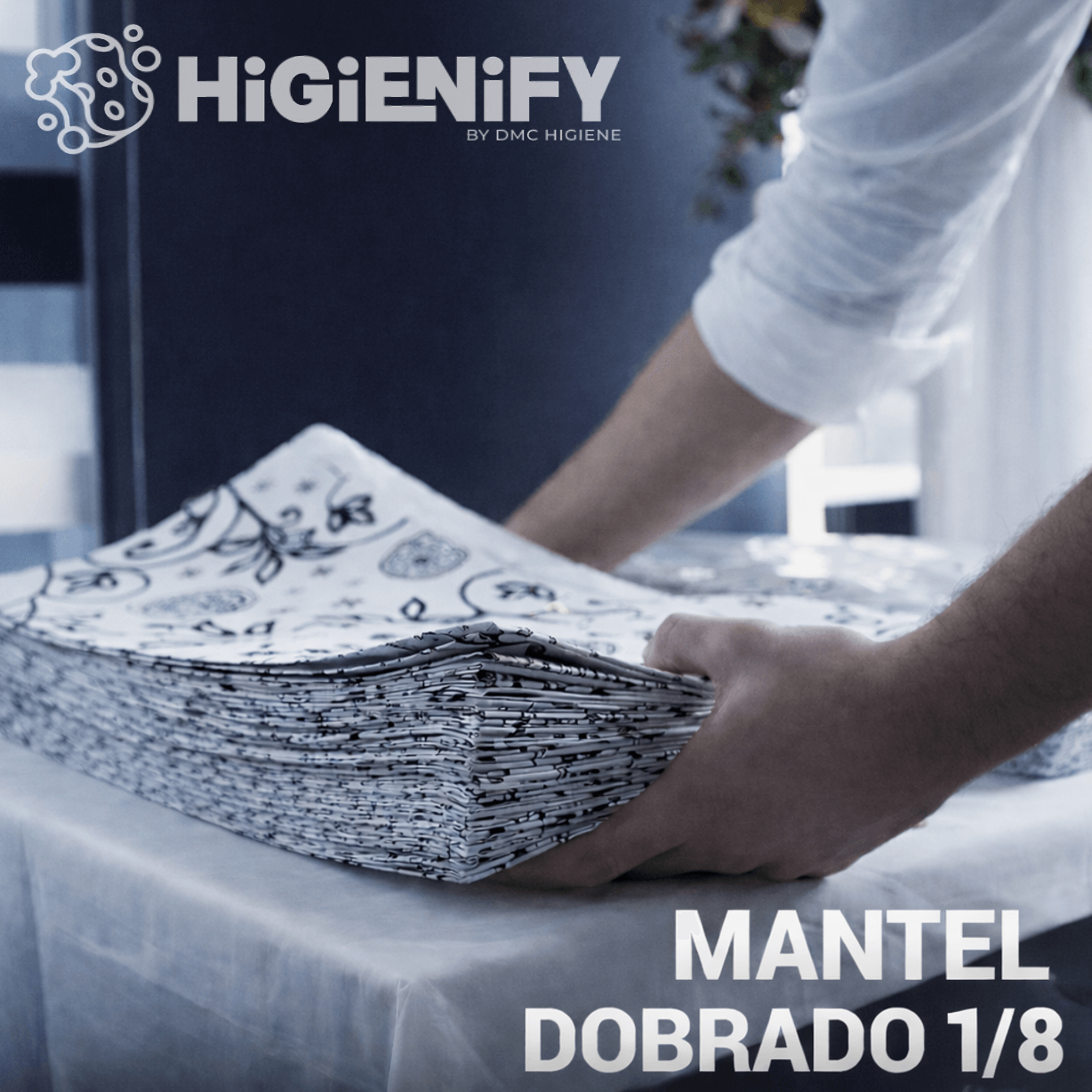 Toalhas de Mesa Decoradas em Bloco dobradas, mostrando design elegante e prático para uso na restauração.
