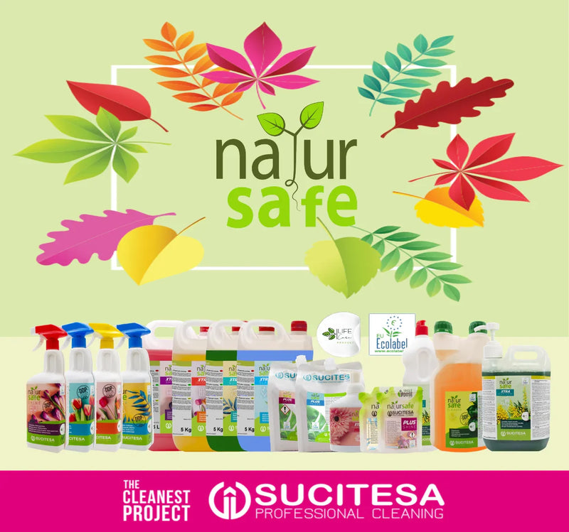 Detergente de Loiça Manual Ultra Concentrado Ecológico 1L da Natursafe com produtos de limpeza sustentáveis ao fundo.