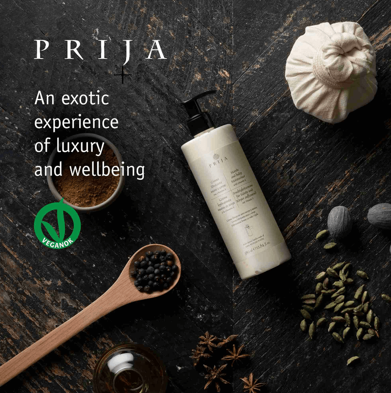 Loção Hidratante Corporal PRIJA 380ml em mesa com especiarias e ingredientes naturais