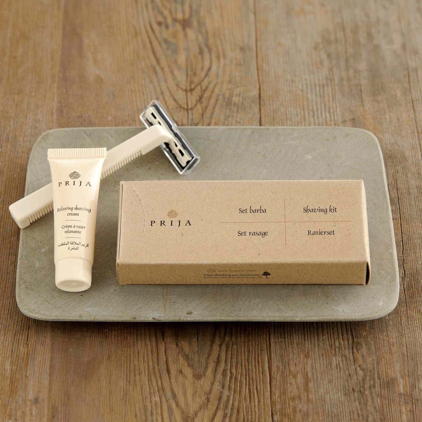 Kit de Barbear Descartável PRIJA com creme de barbear e lâmina, ideal para hotéis.