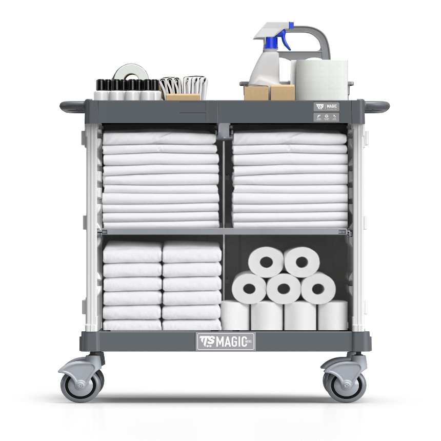 Carrinho Serviço Housekeeping TTS com toalhas limpas e produtos de higiene para hotelaria.